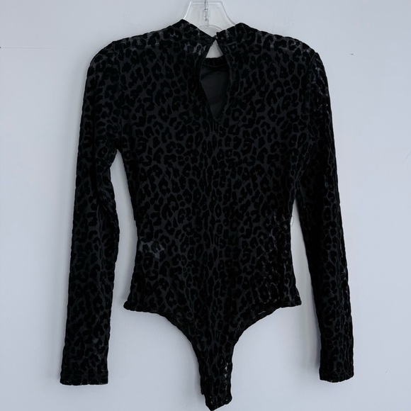 NWT LULUS SEMI SHEER LEOPARD PRINT VELVET THONG BODYSUIT BLACK S ANIMAL PRINT - Picture 8 of 16